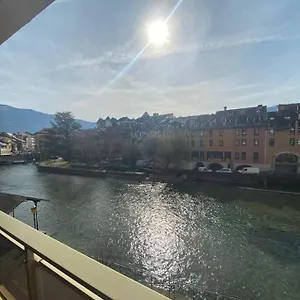 Quai Des Cordeliers, Balcon Et Vieille Appartement