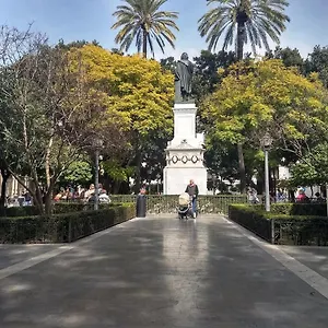 Downtown Plaza Del Museo Séville